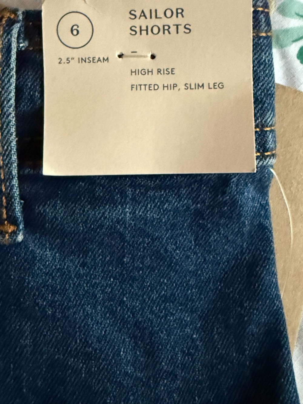 Universal Thread SAILOR SHORTS Size 6
HIGH RISE FITTED HIP, SLIM LEG - Picture 9 of 10